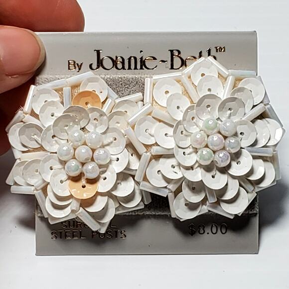 Flower Beaded Post Back Earrings 1" Round Floral White New - Picture 3 of 5